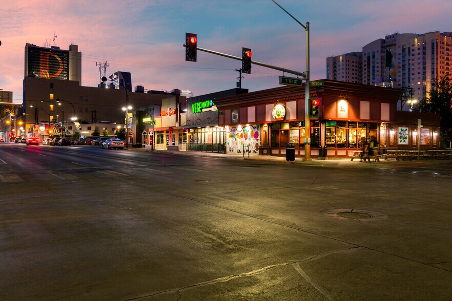 618 E Carson Ave, Las Vegas, NV à louer - Photo du bâtiment - Image 2 de 10