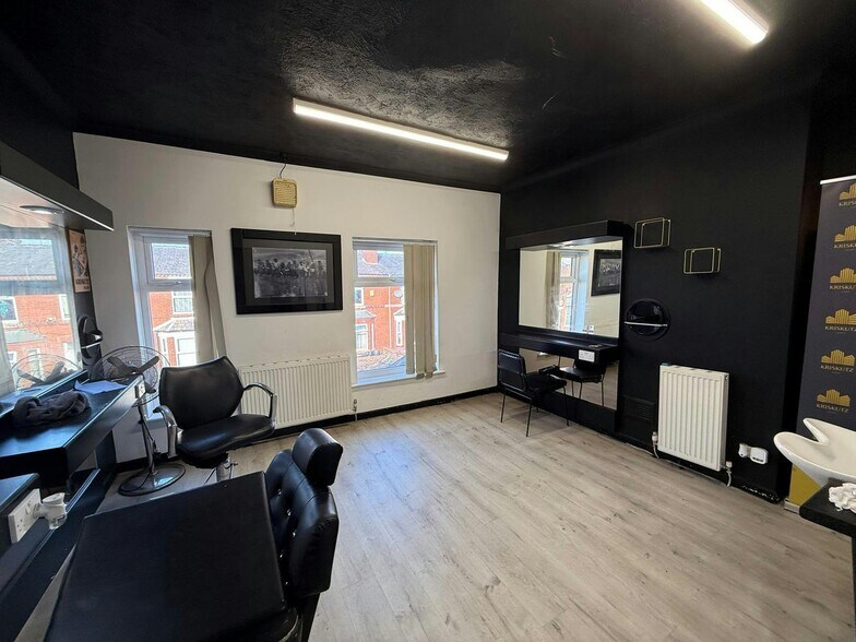 151 Orford Ln, Warrington à vendre - Photo du bâtiment - Image 2 de 4