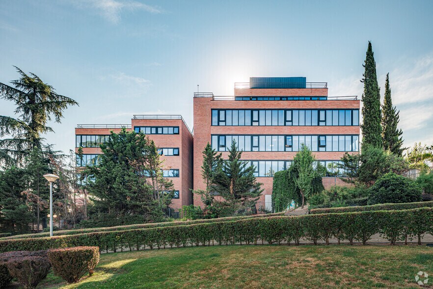 Bureau dans Pozuelo de Alarcón, Madrid à louer - Photo du bâtiment - Image 1 de 1