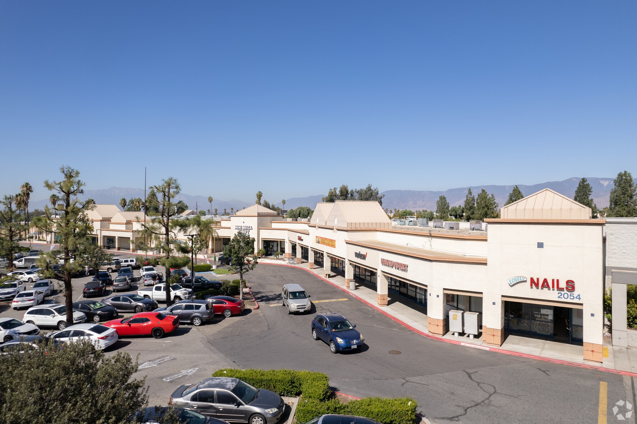 2050 W Redlands Blvd, Redlands, CA à louer Photo du bâtiment- Image 1 de 9