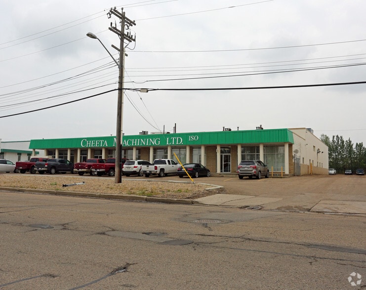 8019-8025 Wagner Rd NW, Edmonton, AB for lease - Building Photo - Image 2 of 3