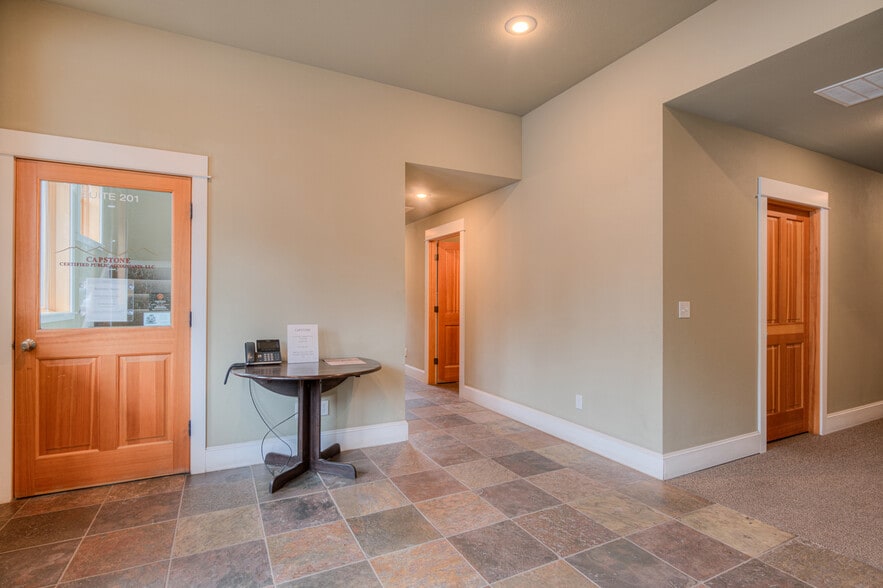 257 S Pine St, Sisters, OR for lease - Interior Photo - Image 3 of 5