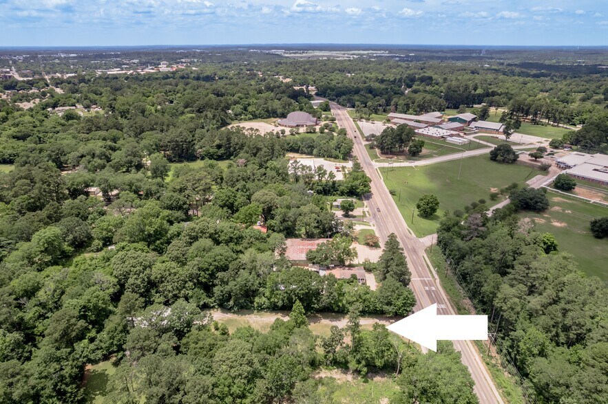 614 Highway 190, Huntsville, TX à vendre - Photo du bâtiment - Image 2 de 13