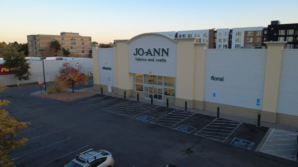 10750 W Colfax Ave, Lakewood, CO for lease - Building Photo - Image 1 of 10