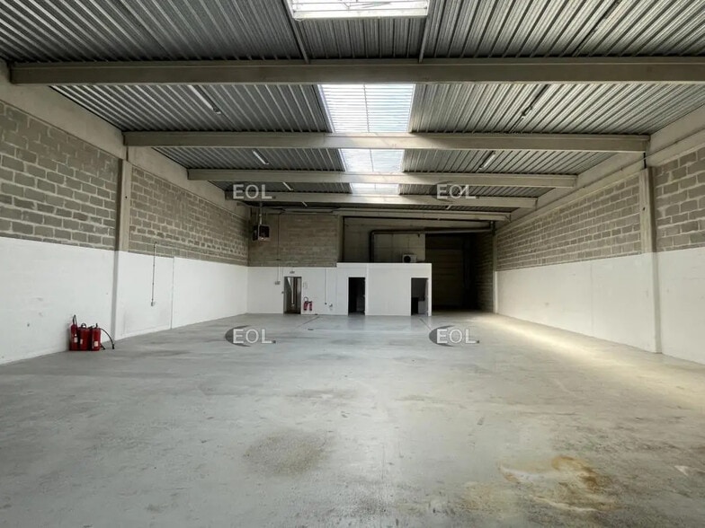 Flex in Herblay-sur-Seine for lease - Interior Photo - Image 3 of 7