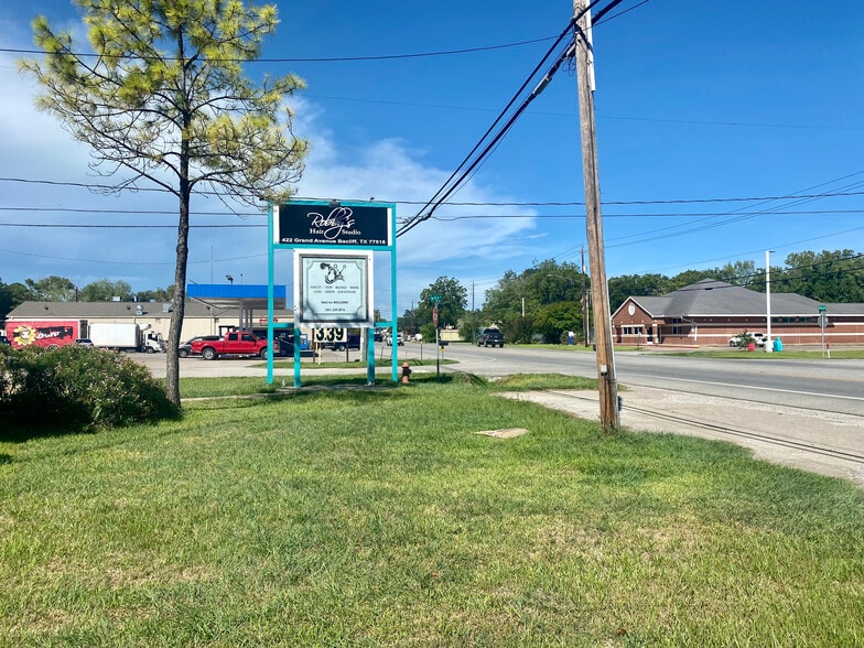 424 Grand Ave, Bacliff, TX for sale - Building Photo - Image 3 of 25