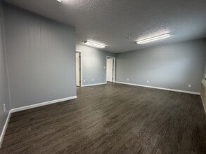 900 Christopher Ln, Springfield, IL for lease Interior Photo- Image 2 of 8