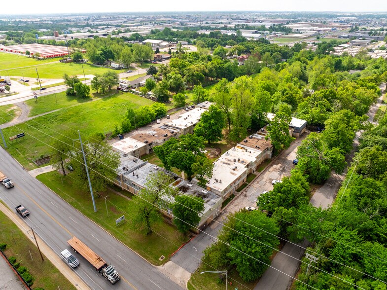 5924 NW 10th St, Oklahoma City, OK à vendre - Photo du bâtiment - Image 3 de 85