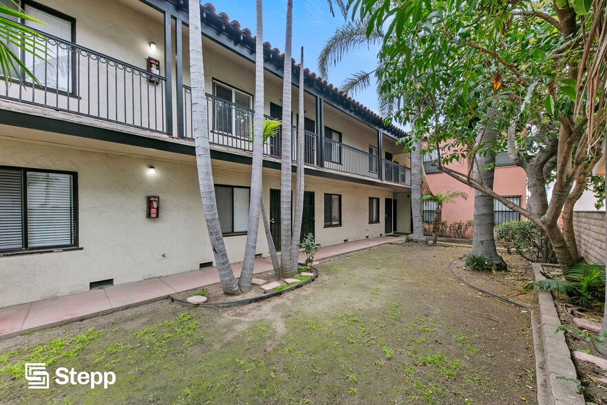 636 Linden Ave, Long Beach, CA à vendre - Photo du bâtiment - Image 3 de 11