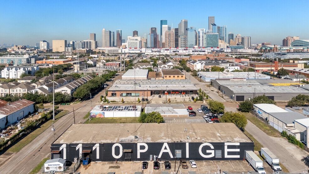 1110 Paige St, Houston, TX for lease - Building Photo - Image 2 of 11