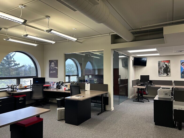 275 N York St, Elmhurst, IL à louer - Photo intérieure - Image 3 de 14