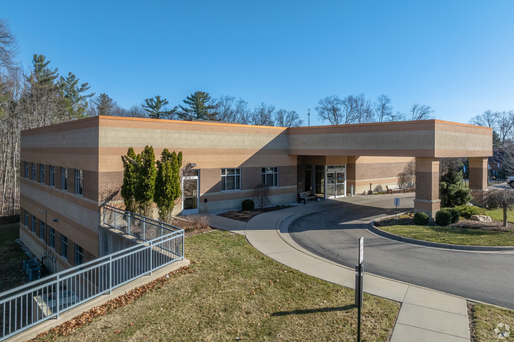 1250 Mercy Dr, Muskegon, MI à louer Photo du bâtiment- Image 1 de 17