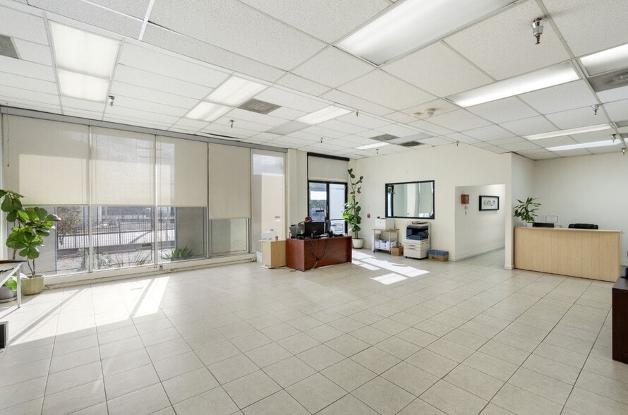 5717 E Ferguson Dr, Commerce, CA for sale - Interior Photo - Image 3 of 11