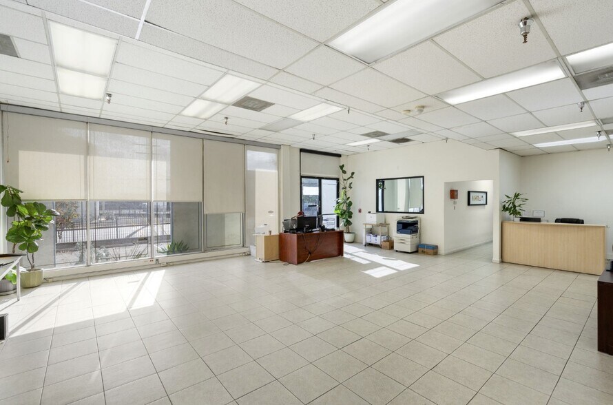 5717 E Ferguson Dr, Commerce, CA à vendre - Photo intérieure - Image 3 de 11