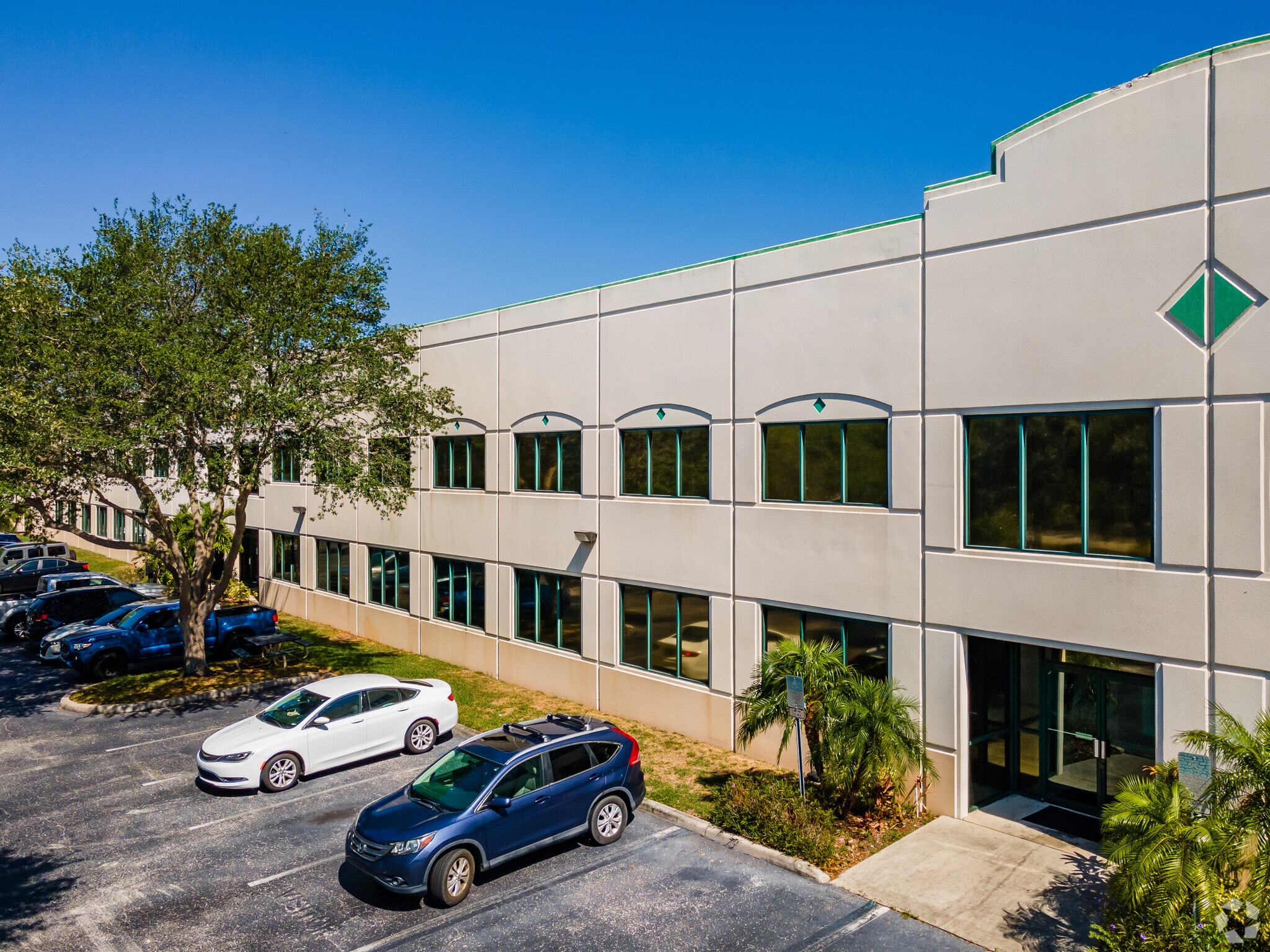 3001 Gateway Centre Pky, Pinellas Park, FL for lease Primary Photo- Image 1 of 7