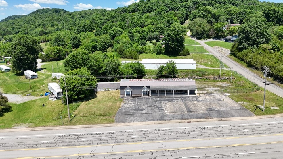 10894 Nashville Hwy, Liberty, TN à vendre - Photo du bâtiment - Image 1 de 19