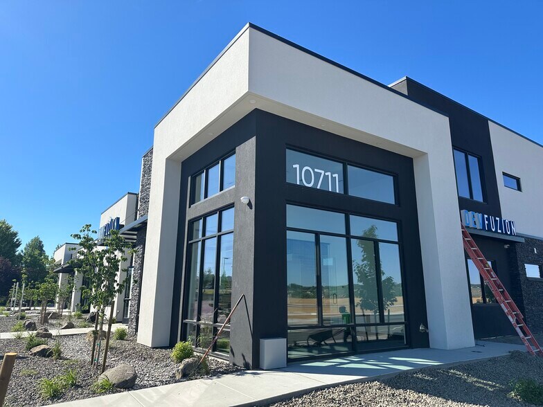 10711 Clearwater Ave, Kennewick, WA à louer - Photo du bâtiment - Image 3 de 6