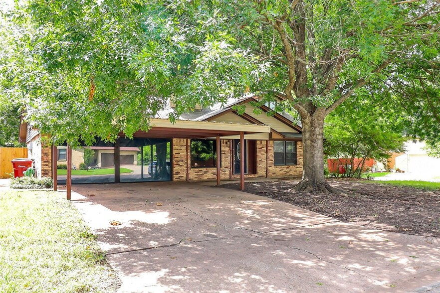 925 Holiday Dr, Sherman, TX à vendre - Photo du bâtiment - Image 3 de 6