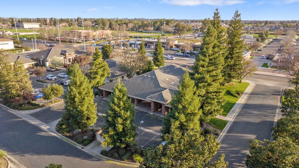 3740 W Caldwell Ave, Visalia, CA à louer - Photo du bâtiment - Image 3 de 8