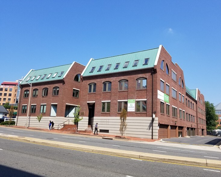 1611 Duke St, Alexandria, VA à vendre - Photo du bâtiment - Image 2 de 5