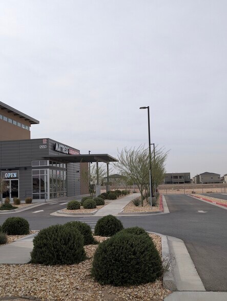 12650 Pellicano dr, El Paso, TX à louer - Photo du bâtiment - Image 3 de 20