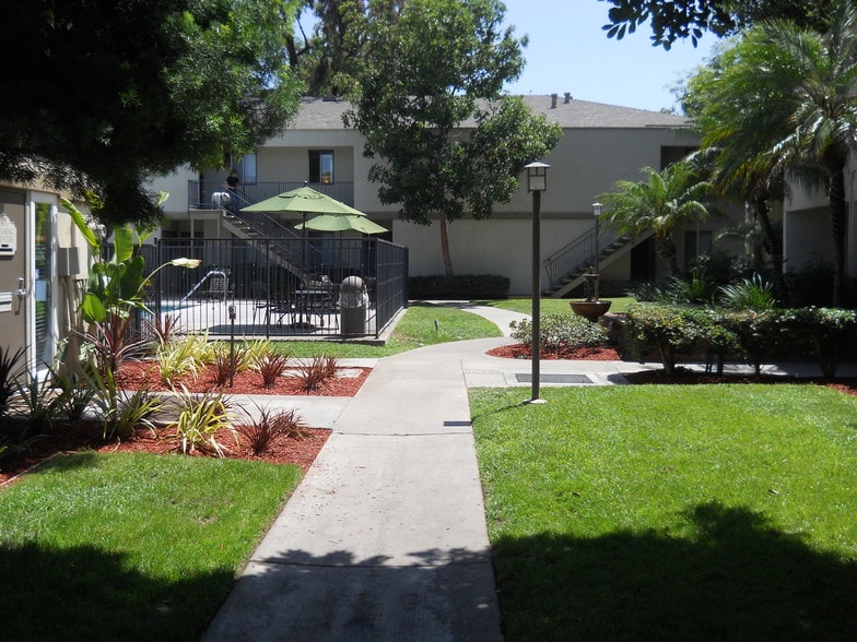 2841 E Lincoln Ave, Anaheim, CA à vendre - Photo du bâtiment - Image 3 de 16