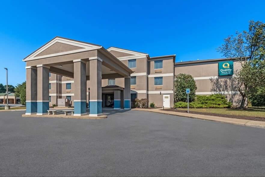 70 Maddex Square Dr, Shepherdstown, WV for sale - Building Photo - Image 2 of 6