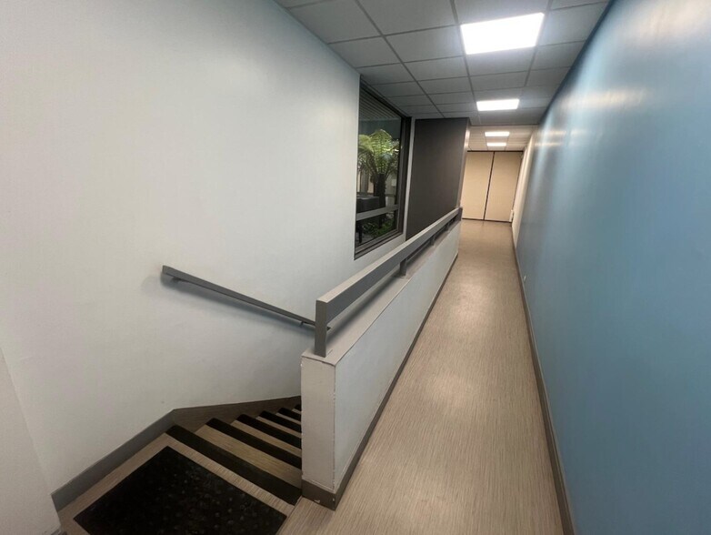 Immeuble residentiel dans Paris à vendre - Photo du bâtiment - Image 3 de 22