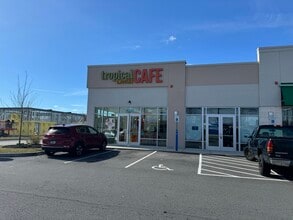 2574 W Shore Rd, Warwick, RI for lease Building Photo- Image 1 of 2