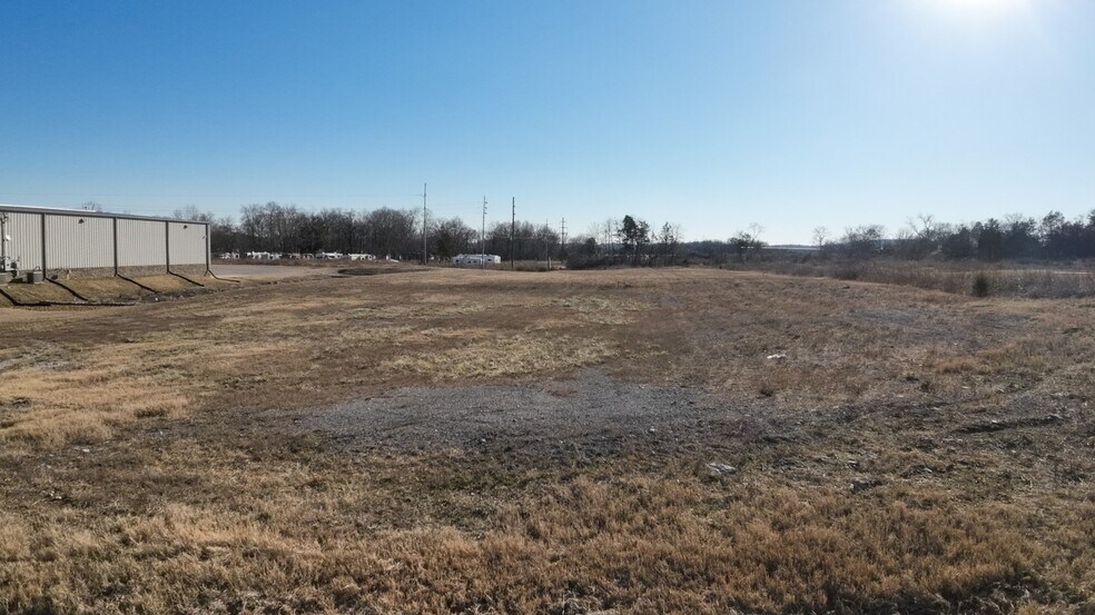 1222 S Hartmann Dr, Lebanon, TN à vendre - Photo du bâtiment - Image 2 de 4