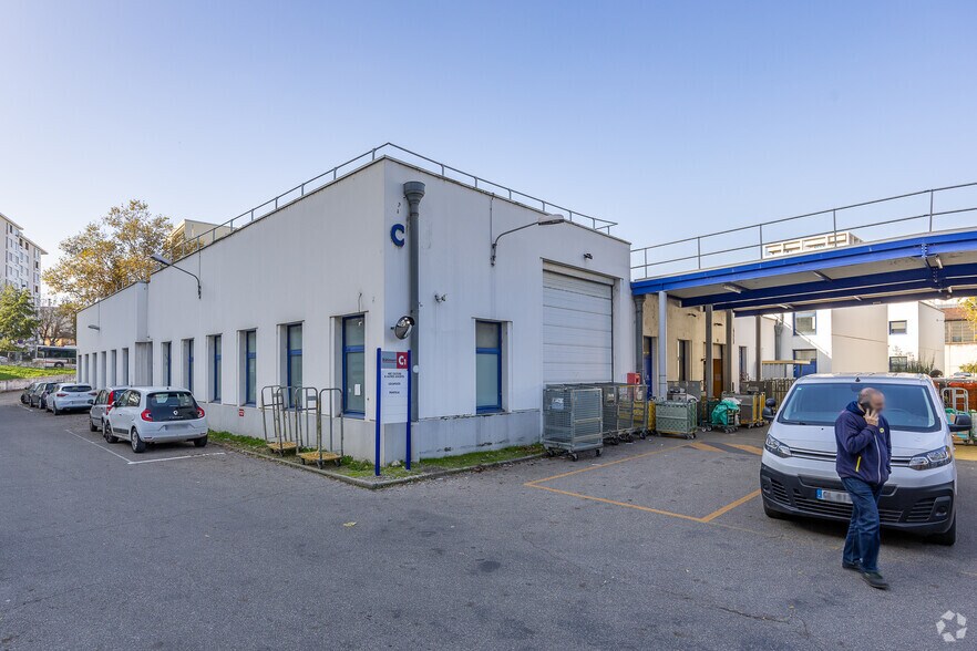 Office in Villeurbanne for lease - Primary Photo - Image 1 of 2
