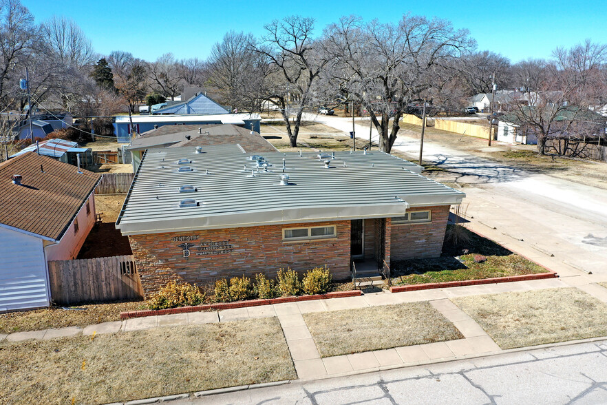 429 N Linden St, Belle Plaine, KS for sale - Building Photo - Image 1 of 1