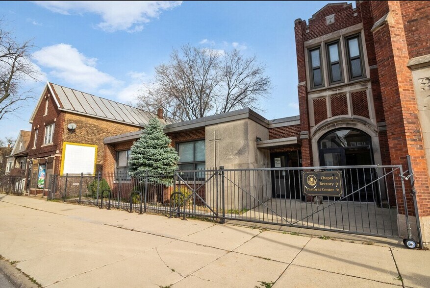 8207 S South Shore Dr, Chicago, IL à vendre - Photo du bâtiment - Image 2 de 2