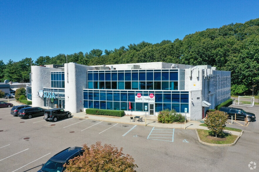 905 W Jericho Tpke, Smithtown, NY à vendre - Photo du bâtiment - Image 2 de 2