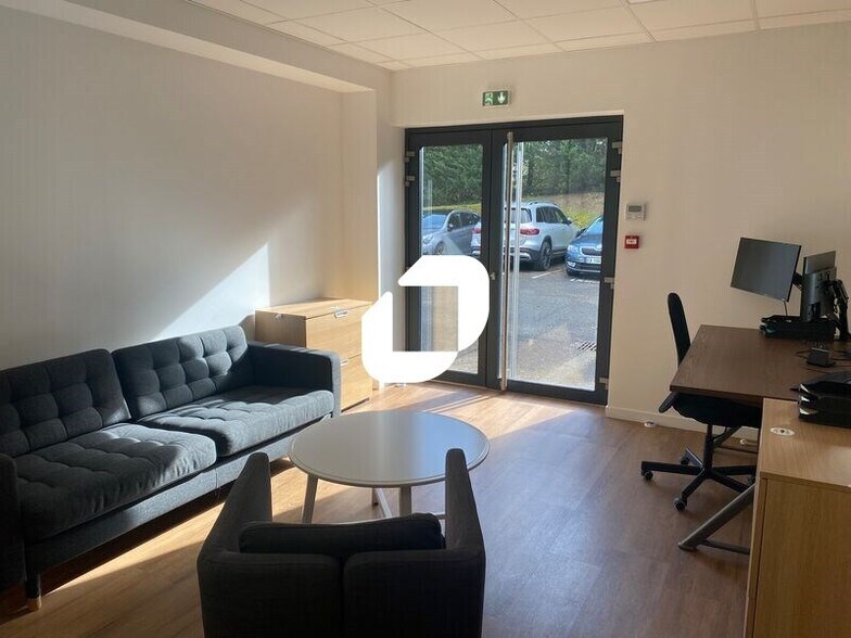 Bureau dans Rillieux-la-Pape à louer - Photo intérieure - Image 2 de 7