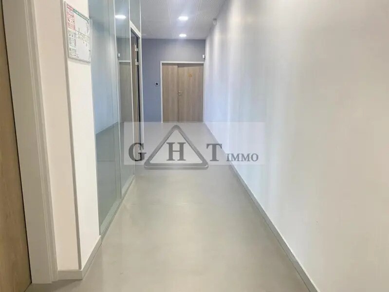 Office in Villenoy for lease Interior Photo- Image 1 of 11