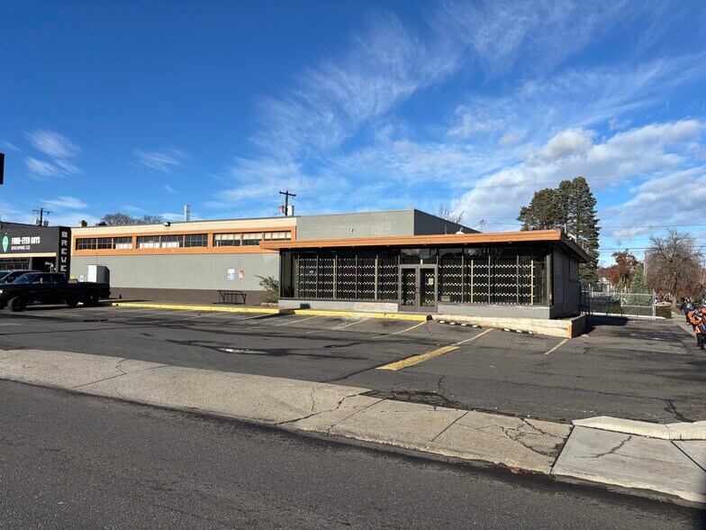 902-924 W Indiana Ave, Spokane, WA for lease - Building Photo - Image 1 of 1