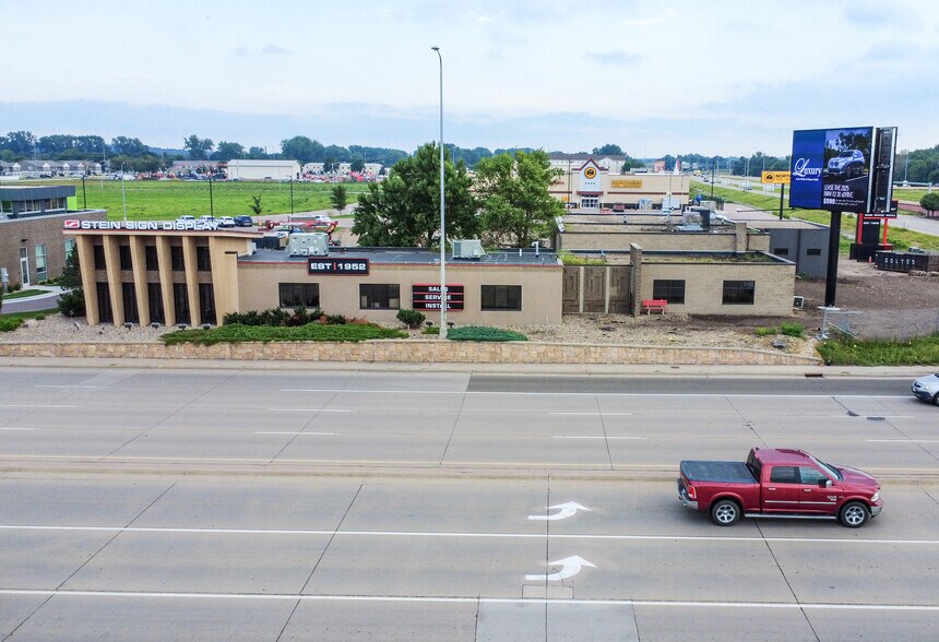 4430 W Crossroads Pl, Sioux Falls, SD for lease - Primary Photo - Image 1 of 4