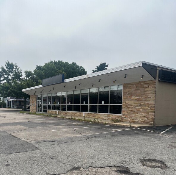 2841 Pawtucket Ave, Riverside, RI à louer - Photo du bâtiment - Image 2 de 4