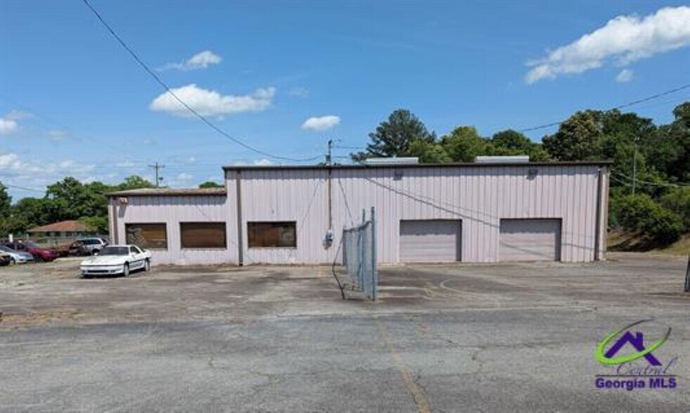 614 N Davis Dr, Warner Robins, GA à vendre - Photo du bâtiment - Image 2 de 12
