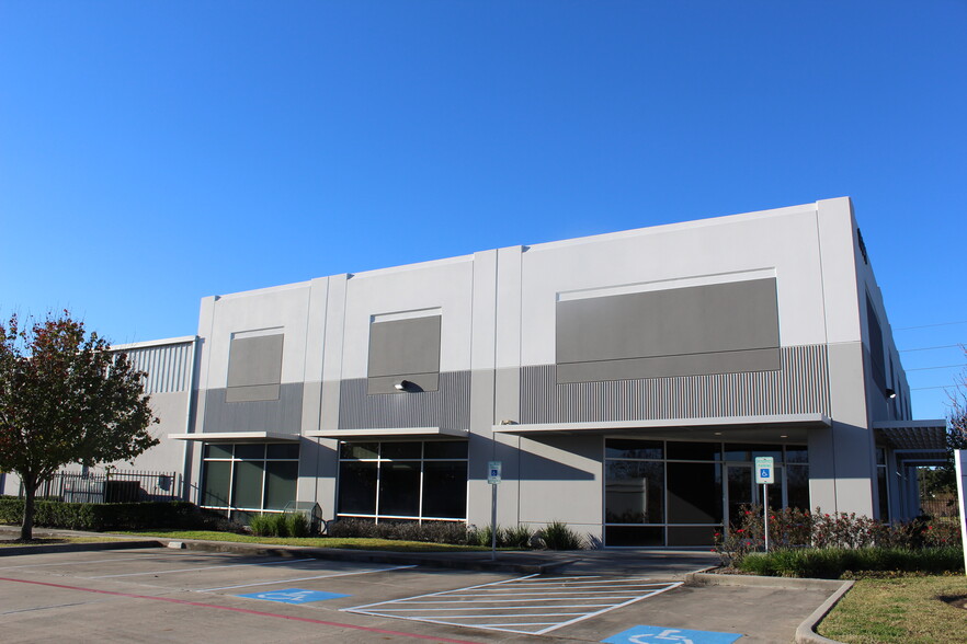 15330 Vantage Pky W, Houston, TX for lease - Building Photo - Image 1 of 2