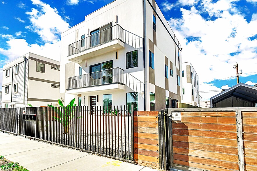 2119 S West View St, Los Angeles, CA for sale - Primary Photo - Image 1 of 45