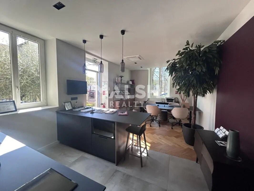 Commerce de détail dans Écully à louer Photo intérieure- Image 1 de 7