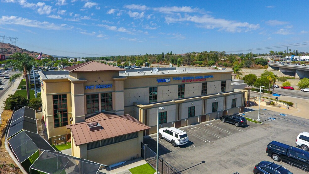 8290 E Crystal Dr, Anaheim, CA à vendre - Photo du bâtiment - Image 2 de 6