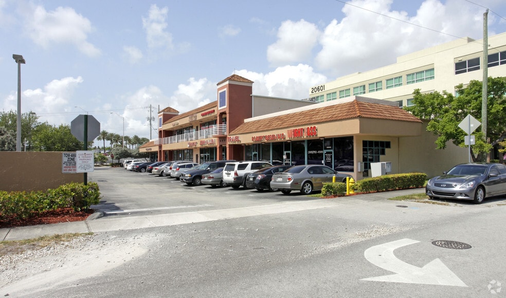 20610-20636 Biscayne Blvd, Miami, FL à louer - Photo du bâtiment - Image 3 de 7