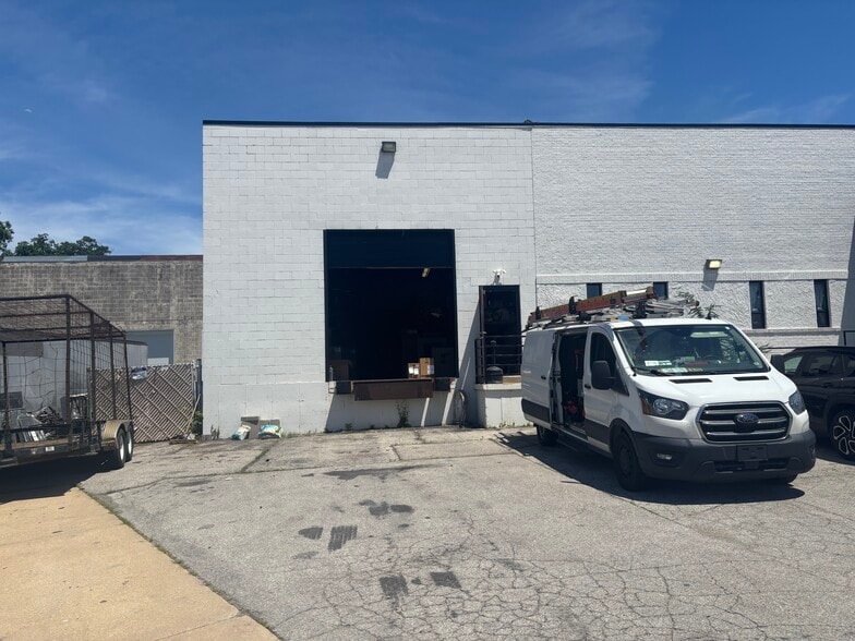 6068 Baumgartner Industrial Dr, Mehlville, MO for sale - Building Photo - Image 2 of 8