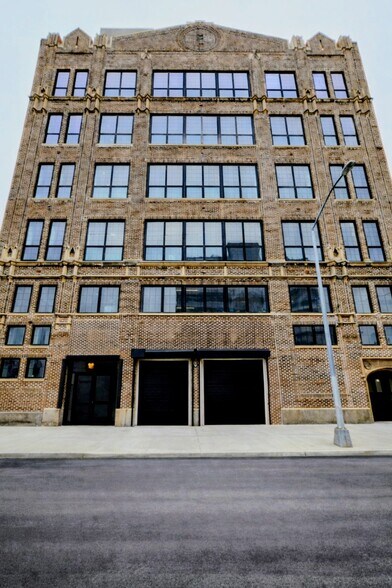 42-45 12th St, Long Island City, NY à louer - Photo du bâtiment - Image 1 de 12