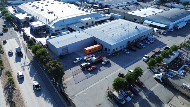 Plus de détails pour 7711 S Paramount Blvd, Pico Rivera, CA - Industriel à vendre