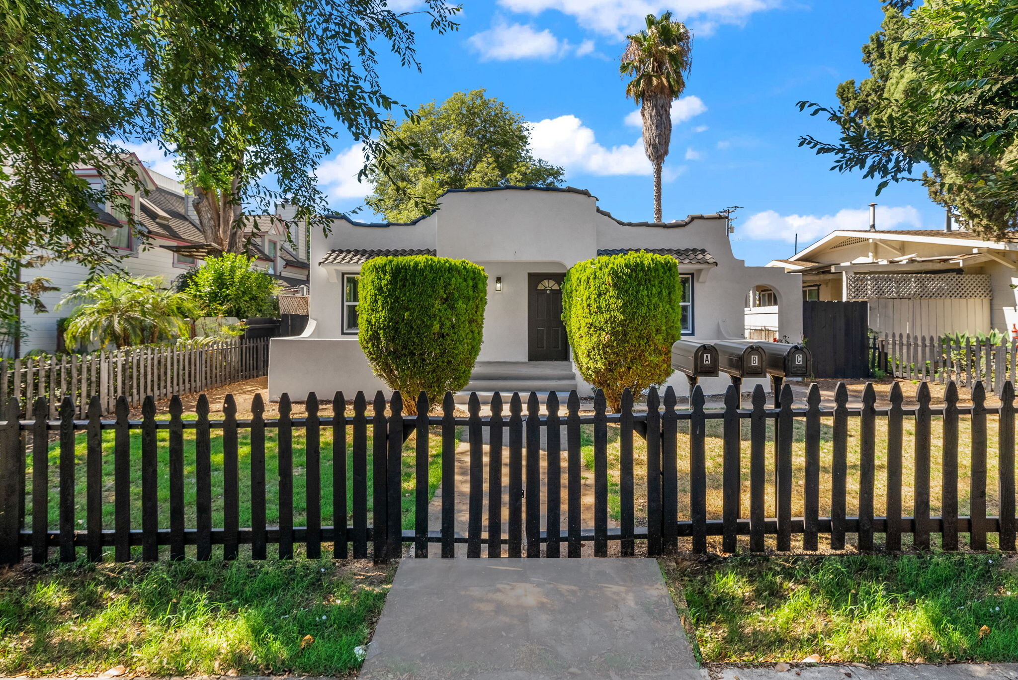 136 E 5th Ave, Escondido, CA à vendre Photo principale- Image 1 de 31