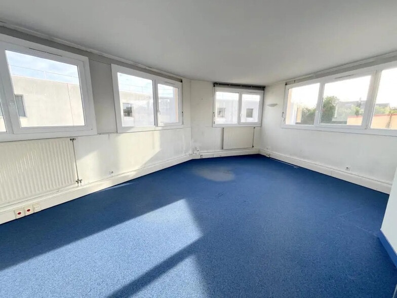 Office in Chatou for lease - Interior Photo - Image 3 of 8